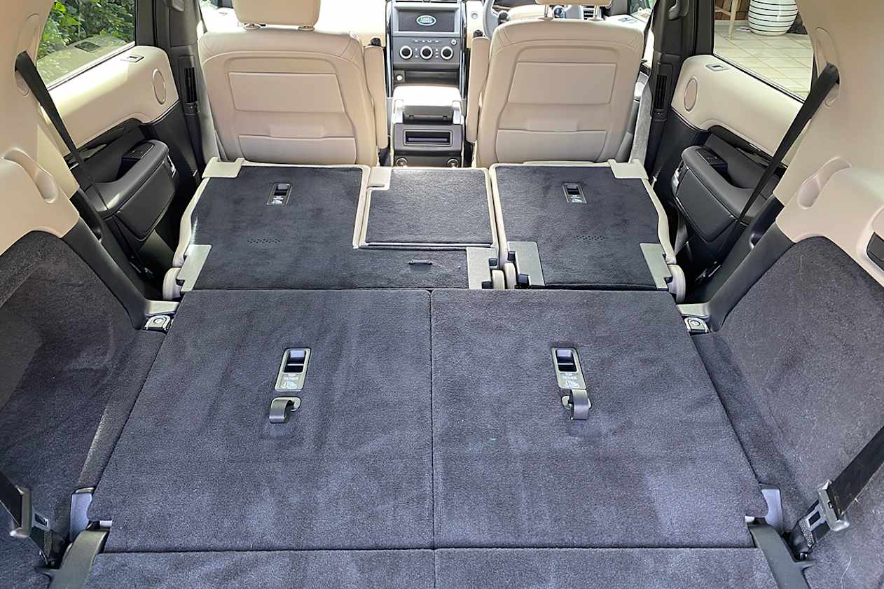 Land Rover Discovery 2020 boot space